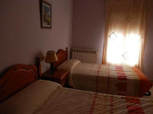 Hostal El Portalico Линарес-де-Мора Экстерьер фото